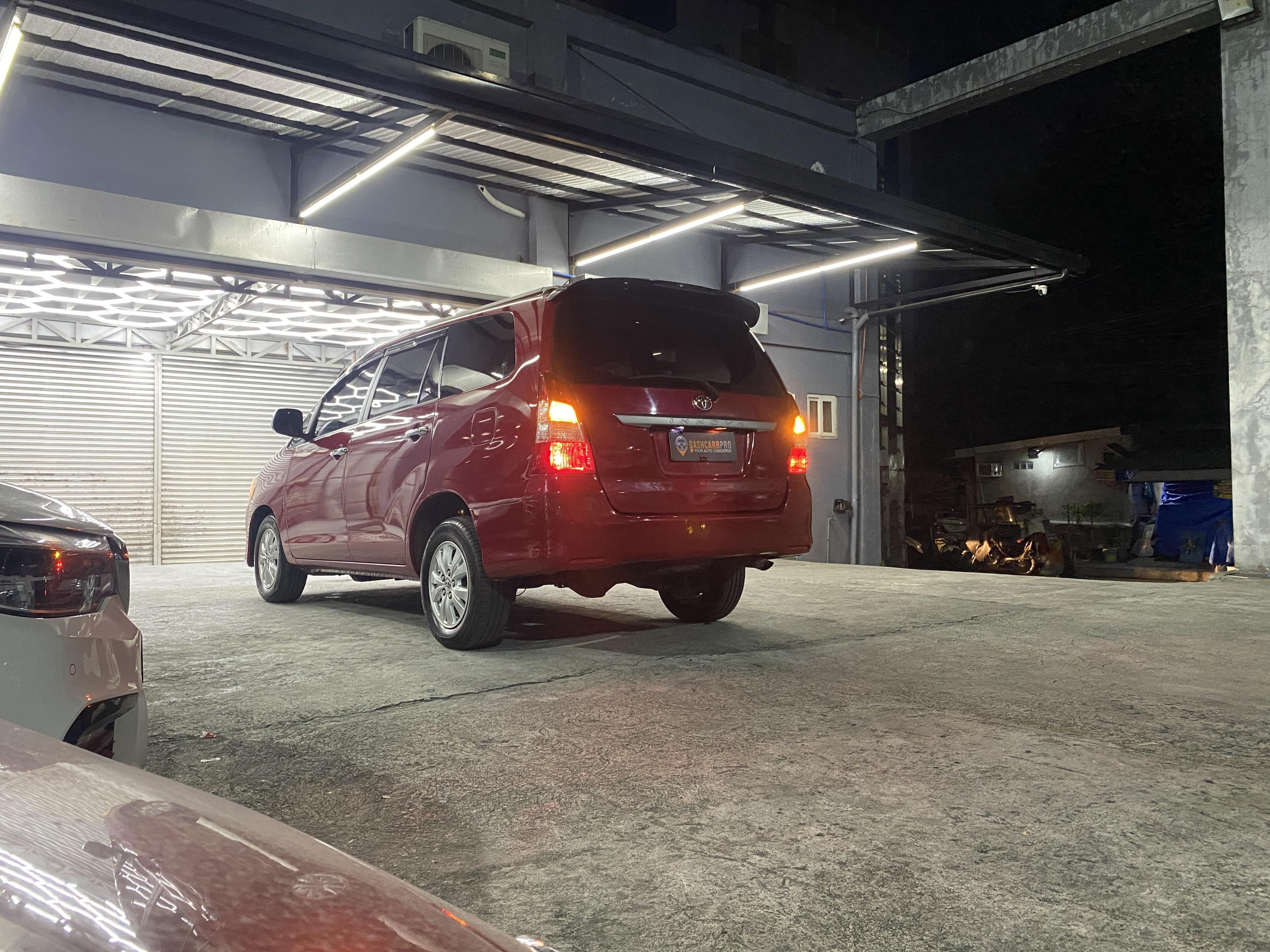 2012 Toyota Innova 2.5 E | Start N' Go